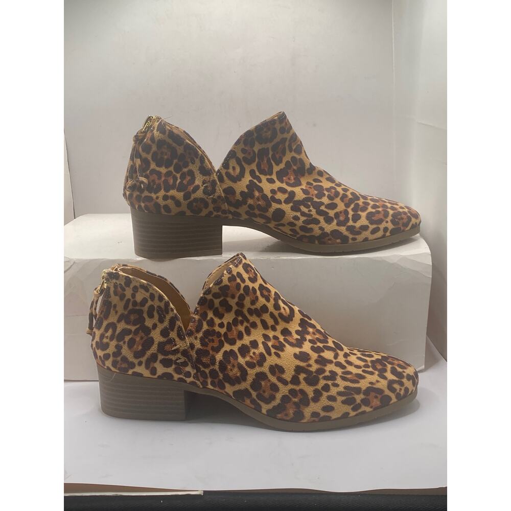 Kenneth Cole REACTION Women's Side Way Low Heel Ankle Bootie, Size 7.5/38